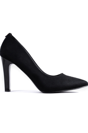 talons hauts en daim noir...