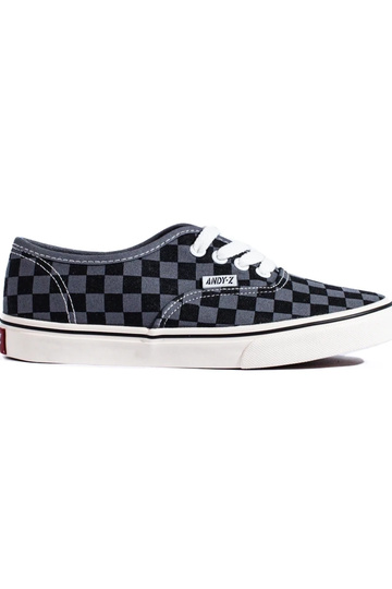 Schwarze und graue Schuhe...