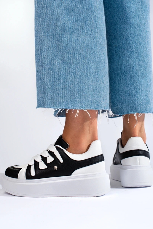 Chaussures modèle Sneakers noires et...