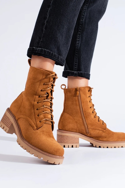 braune geschnürte Damenschuhe