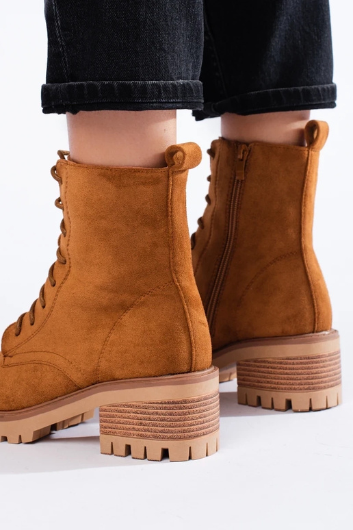 braune geschnürte Damenschuhe