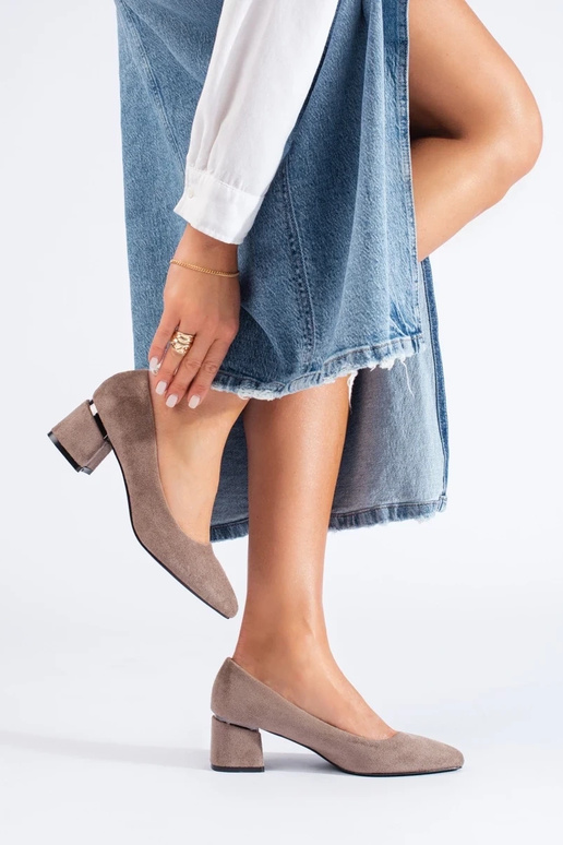 Talons bas en daim couleur sable