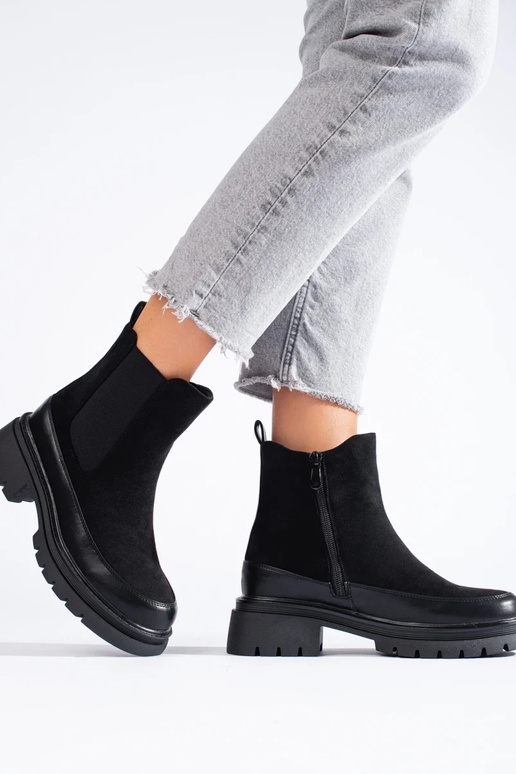 Schwarze Chelsea-Stiefel aus... Schwarze Chelsea-Stiefel aus...