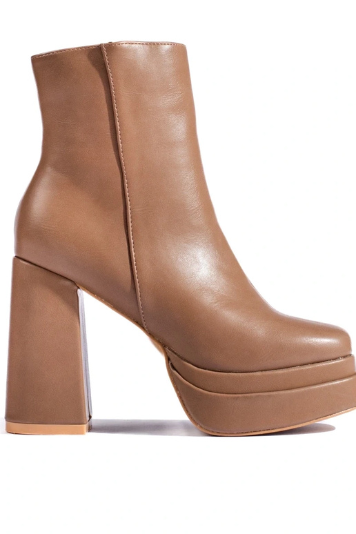 beige schoenen met hoge hakken