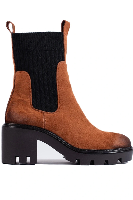 chaussures à boucle marron sur un...