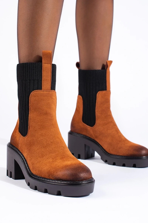 chaussures à boucle marron sur un...