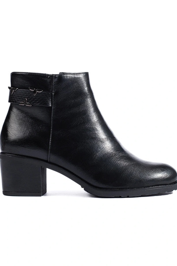 Chaussures à talons hauts...