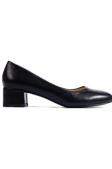 Schwarze Schuhe mit hohen...