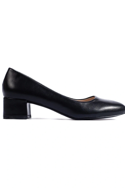 Schwarze Schuhe mit hohen Absätzen