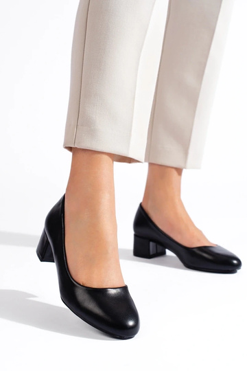 Schwarze Schuhe mit hohen... 2