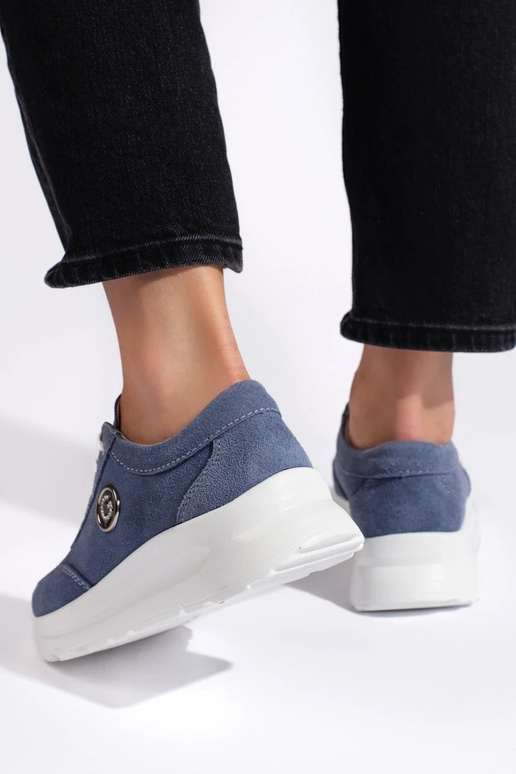 blauwe sportschoenen