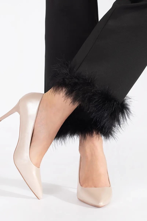 Chaussures à talons hauts avec un... Chaussures à talons hauts avec un...