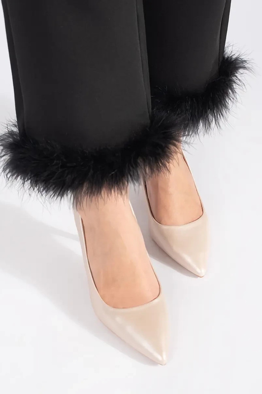 Chaussures à talons hauts avec un... Chaussures à talons hauts avec un...