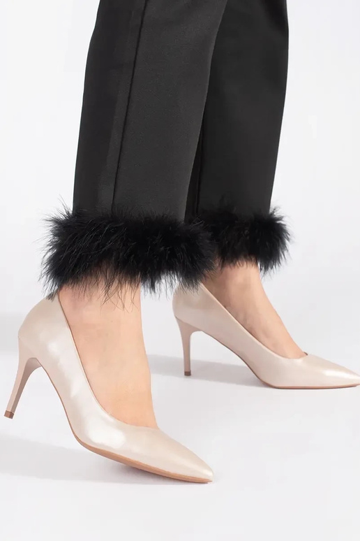 Chaussures à talons hauts avec un... Chaussures à talons hauts avec un...