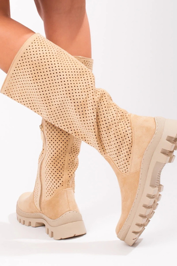 Bottines en daim ajourées... 2