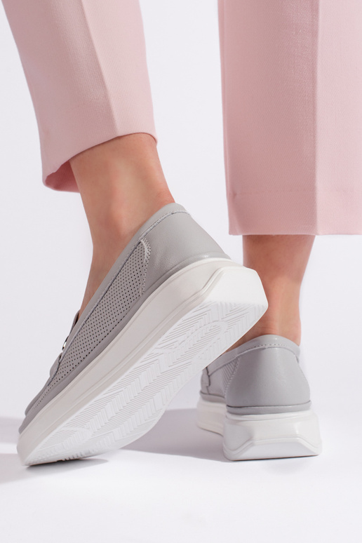 graue Damenmokassins