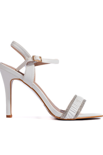 weiße Sandalen mit dünnem...