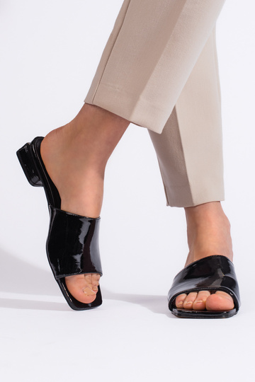 schwarze Hausschuhe 2