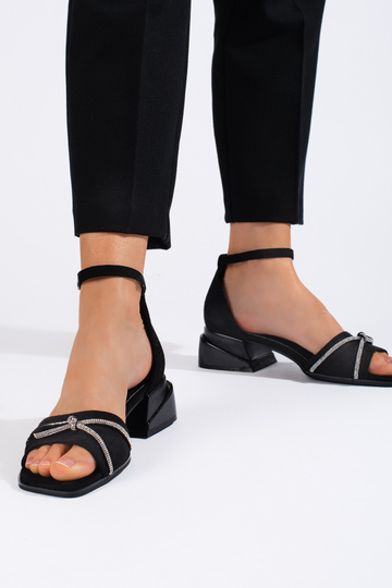 Schwarze Wildleder-Sandalen... 2
