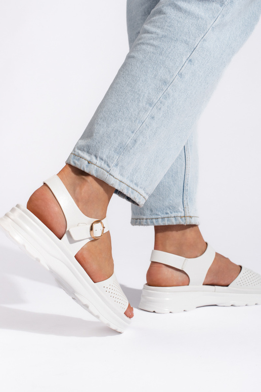 Bequeme weiße Sandalen für Frauen