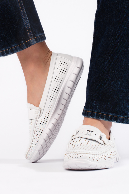 mit durchbrochenen Elementen,...