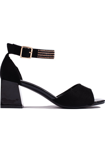 zwarte sandalen met een...