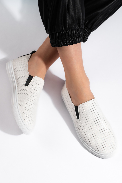 avec éléments ajourés, chaussures à... avec éléments ajourés, chaussures à...