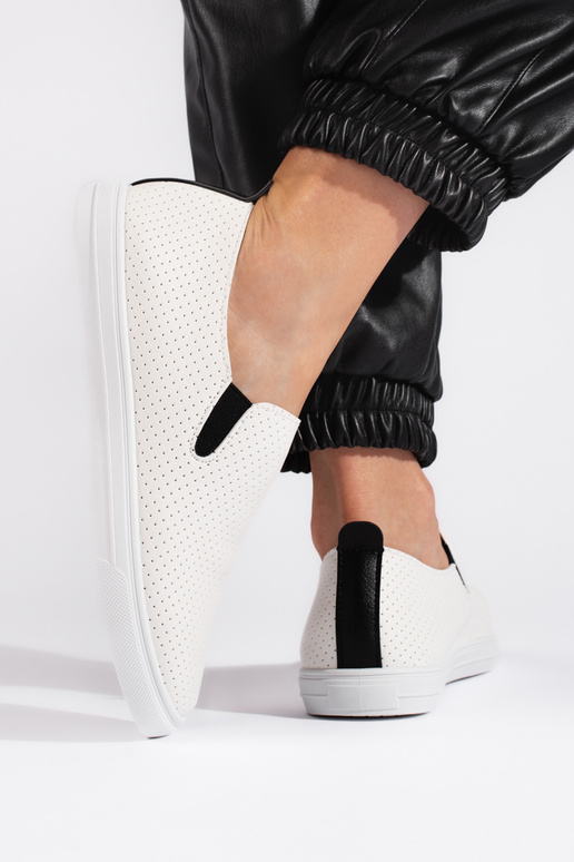 met opengewerkte elementen,... met opengewerkte elementen,...