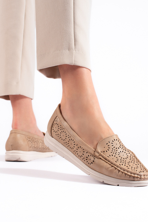 mit durchbrochenen Elementen,...