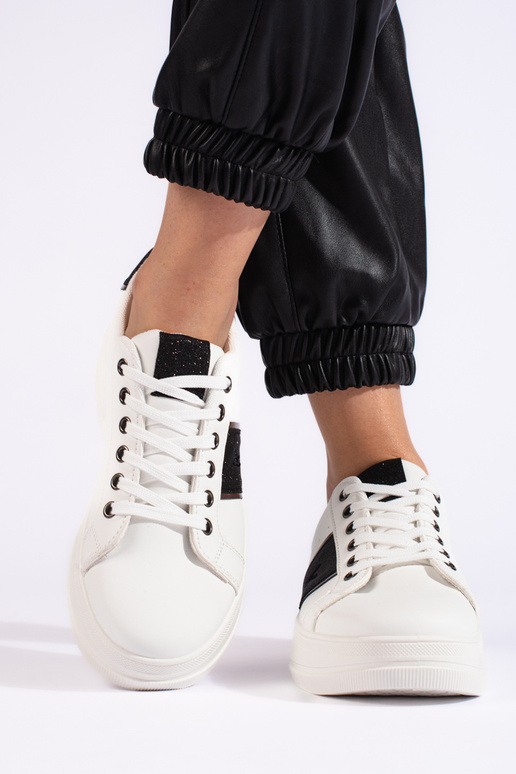 witte sneakers model schoenen witte sneakers model schoenen