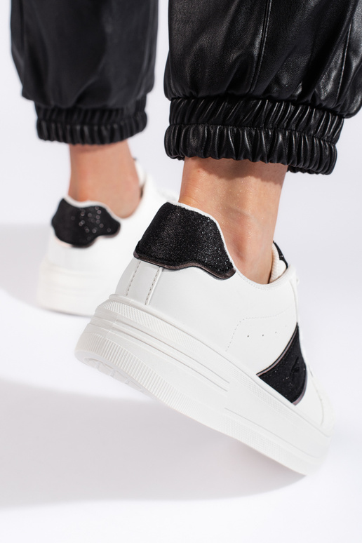 witte sneakers model schoenen witte sneakers model schoenen