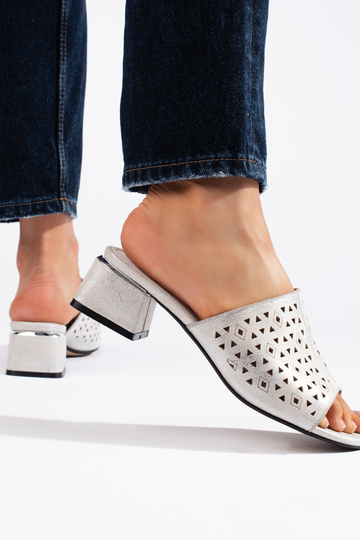 Chaussons argentés à... 2