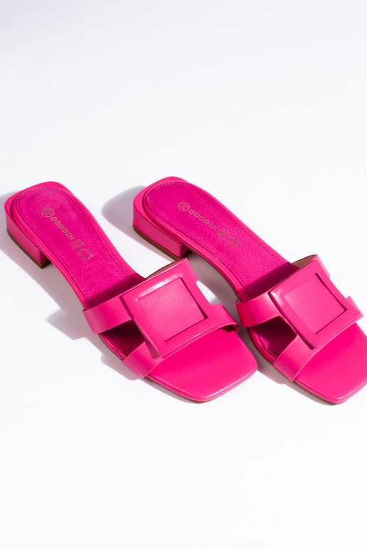 Rosa Hausschuhe des klassischen Modells