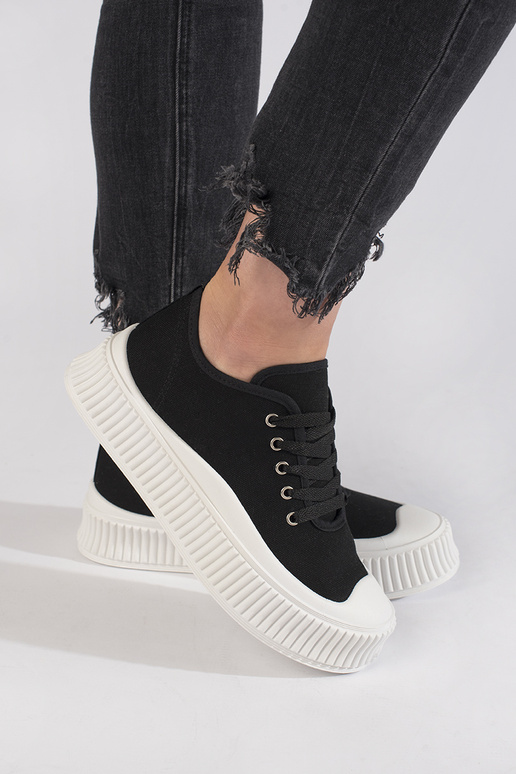 Schwarze Damen-Schuhe mit... Schwarze Damen-Schuhe mit...