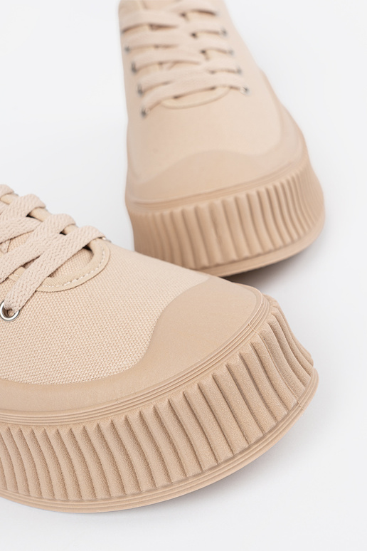 Zandkleurige dames schoenen met... Zandkleurige dames schoenen met...