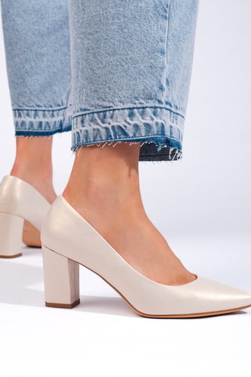 beige hoge hakken van... 2