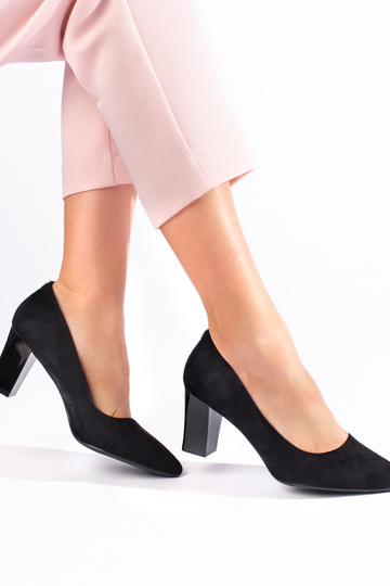 talons hauts noirs sur le... 2