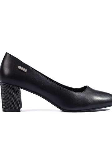 talons hauts noirs sur le...