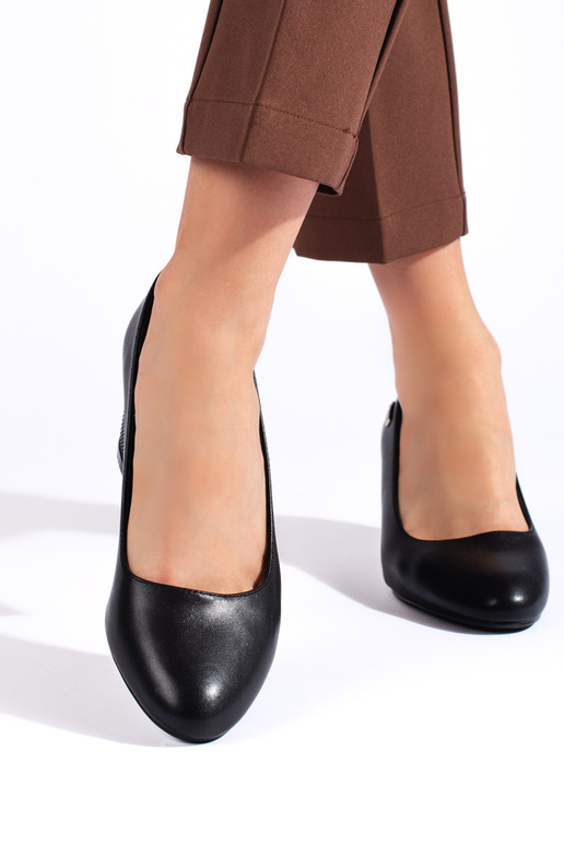 schwarze High Heels mit Absatz von...