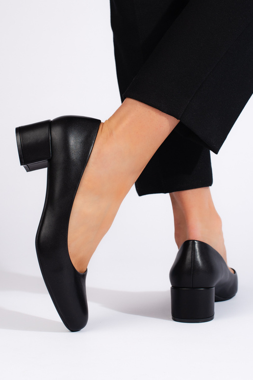 Elegante schwarze High Heels mit... Elegante schwarze High Heels mit...
