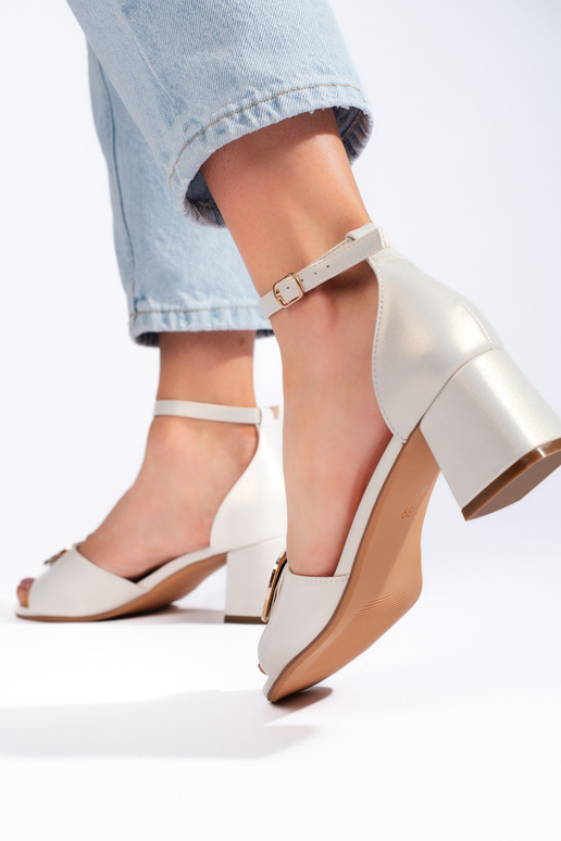 grijze sandalen van Sergio Leone grijze sandalen van Sergio Leone