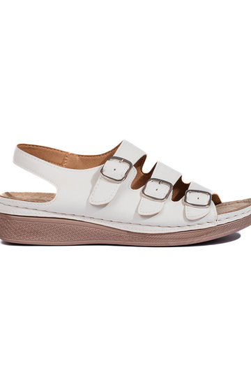 witte sandalen