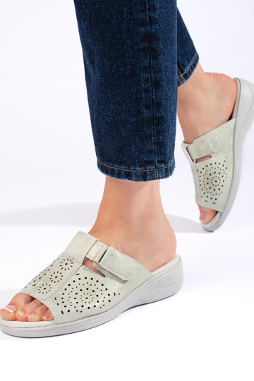 Sandalen mit durchbrochenen... 2