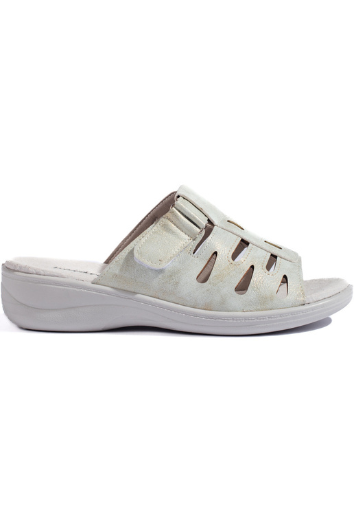 Les chaussons sont de couleur grise Les chaussons sont de couleur grise