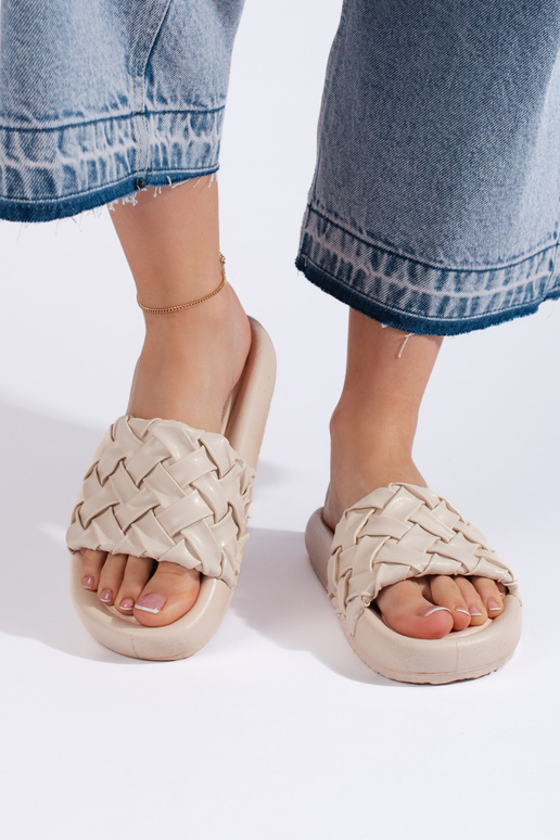 Chaussons beiges à motifs