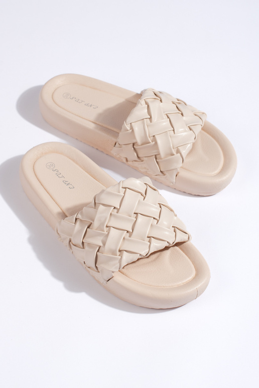 Chaussons beiges à motifs