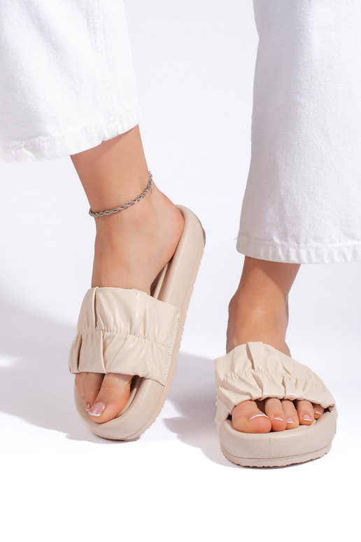 Elfenbeinfarbene Hausschuhe Elfenbeinfarbene Hausschuhe