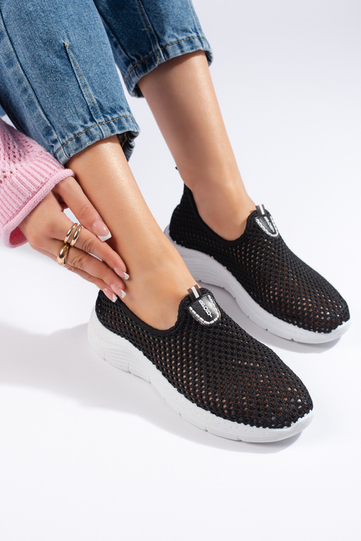 schwarze Sportschuhe mit... schwarze Sportschuhe mit...