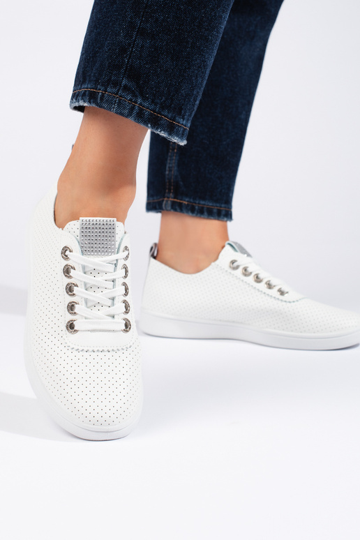 avec éléments ajourés, blanc...