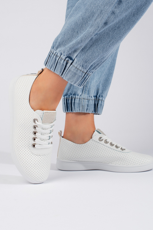 mit durchbrochenen Elementen, weiße... mit durchbrochenen Elementen, weiße...